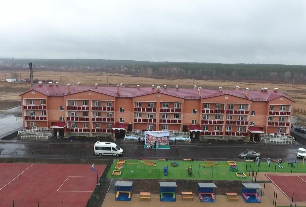 В Акмолинской области новоселам вручили ключи от квартир. Фото: акимат Акмолинской области