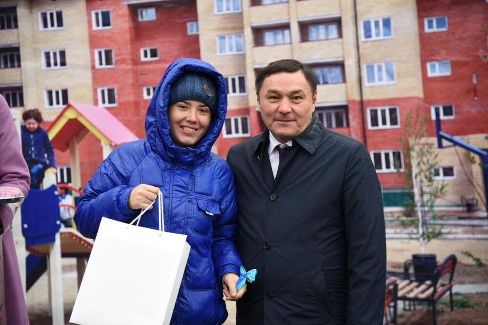 В Акмолинской области новоселам вручили ключи от квартир. Фото: акимат Акмолинской области