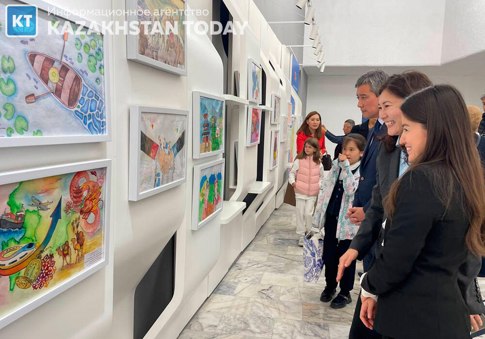 В Алматы открылась выставка рисунков "Китайско-казахстанская дружба, передаваемая из поколения в поколение"