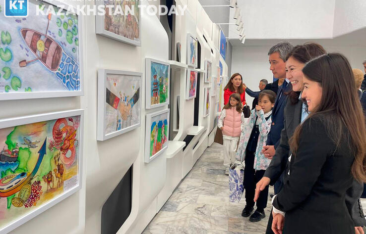 В Алматы открылась выставка рисунков "Китайско-казахстанская дружба, передаваемая из поколения в поколение"