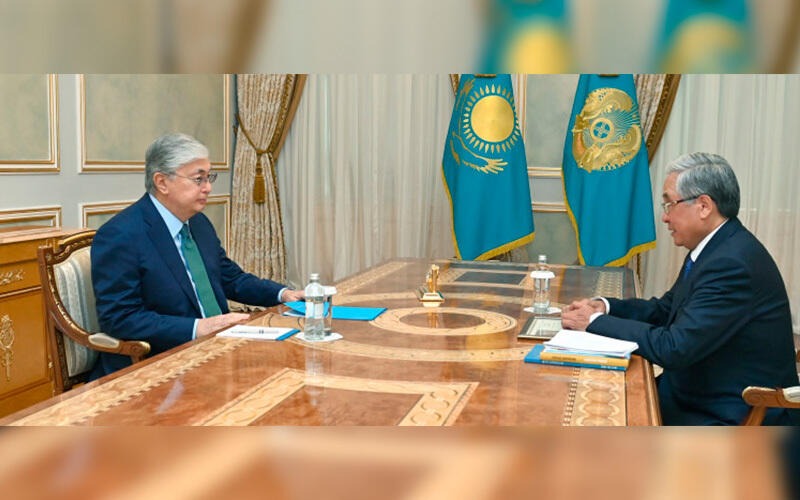 Президент Казахстана принял писателя Жабала Ергалиева 