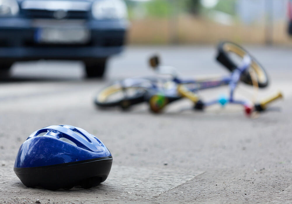 В Карагандинской области водитель сбил двух мальчиков на велосипеде и попытался скрыться 