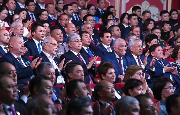 Президент посетил торжественный концерт, посвященный Дню Республики