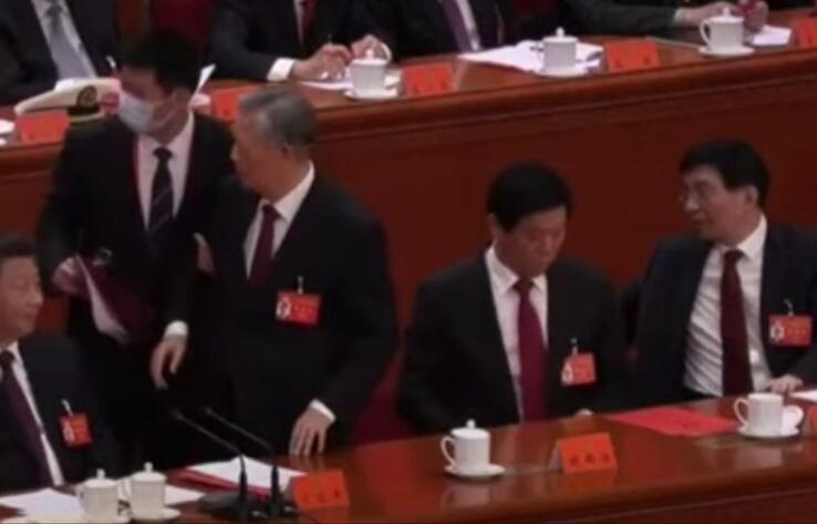 Китайские СМИ объяснили, почему Ху Цзиньтао досрочно покинул церемонию закрытия съезда КПК 