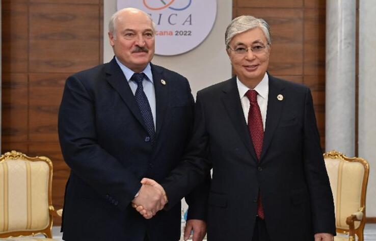 Лукашенко поздравил Токаева и казахстанцев с Днем Республики