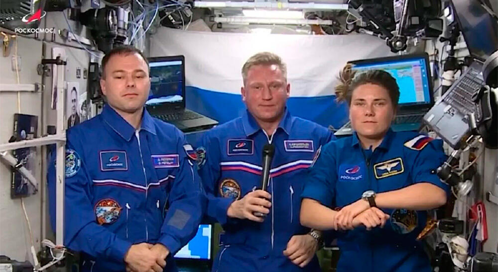 Российские космонавты поздравили казахстанцев с Днем Республики