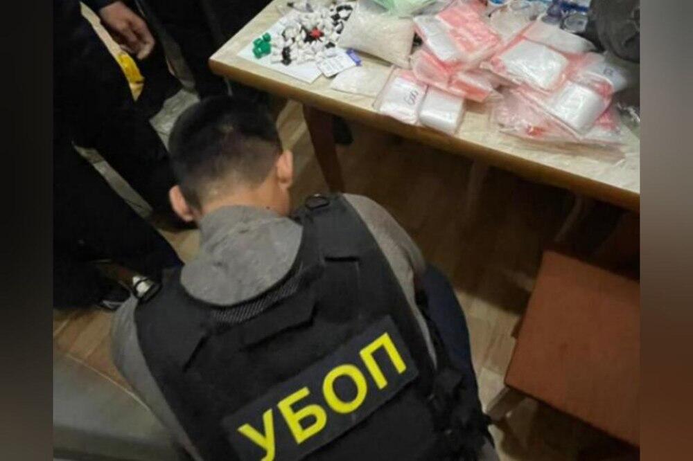 В Актау полицейские изъяли два килограмма синтетических наркотиков 