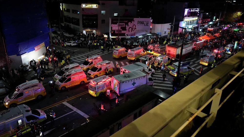 Трагедия в Сеуле: в давке на Хэллоуин погиб 151 человек
