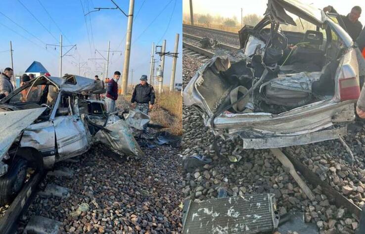 Шесть человек погибли в ДТП на железнодорожном переезде в Жамбылской области