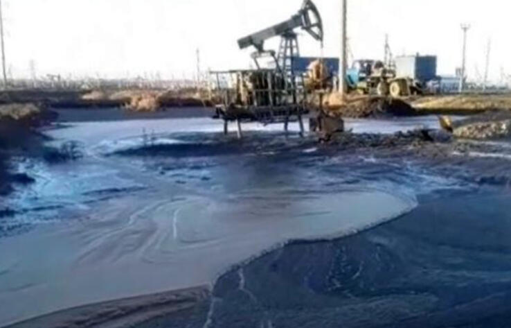 Авария на месторождении: нефть разлилась рядом с селами в Актюбинской области