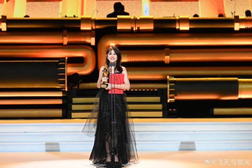 Chinese-born Kazakh actress wins Flying Apsaras Awards. Images | China’s news agency The Paper