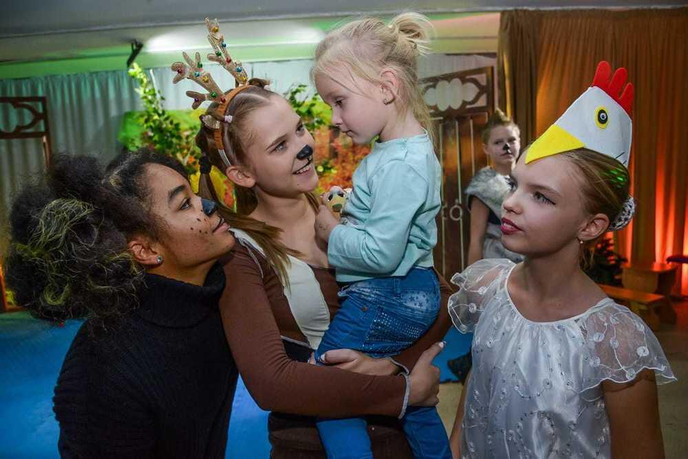 Спектакль для детей из детского дома организовал Русский дом в Алматы . Фото: Русский дом в Алматы