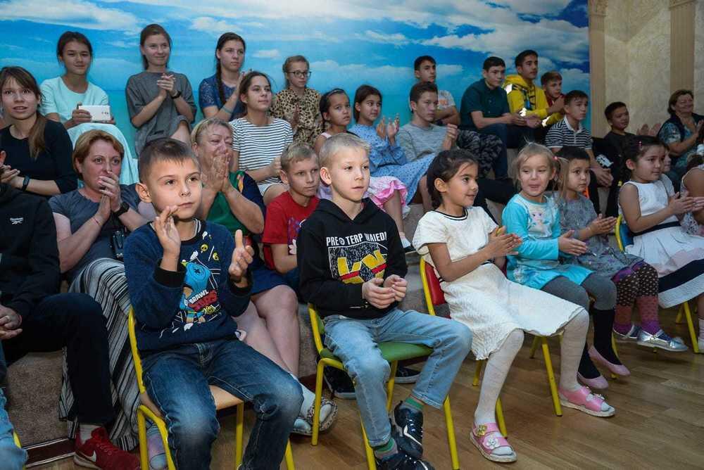 Спектакль для детей из детского дома организовал Русский дом в Алматы . Фото: Русский дом в Алматы