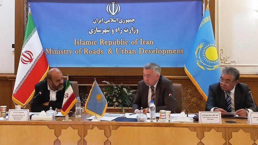 Kazakhstan and Iran sign memo to increase goods traffic up to 4 mln tons a year. Images | primeminister.kz