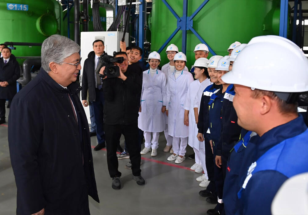 Токаев посетил опреснительный завод "Каспий" 