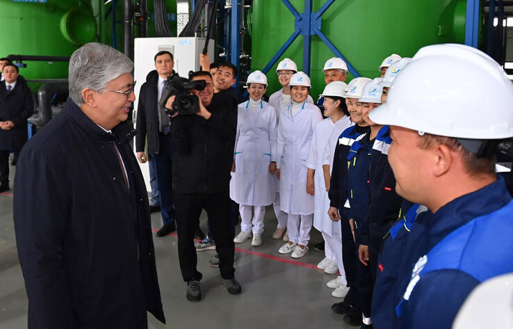 Токаев посетил опреснительный завод "Каспий" 