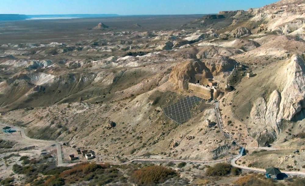 Тоқаев Маңғыстау облысындағы Бекет ата мешітіне барды. Сурет: Ақорда