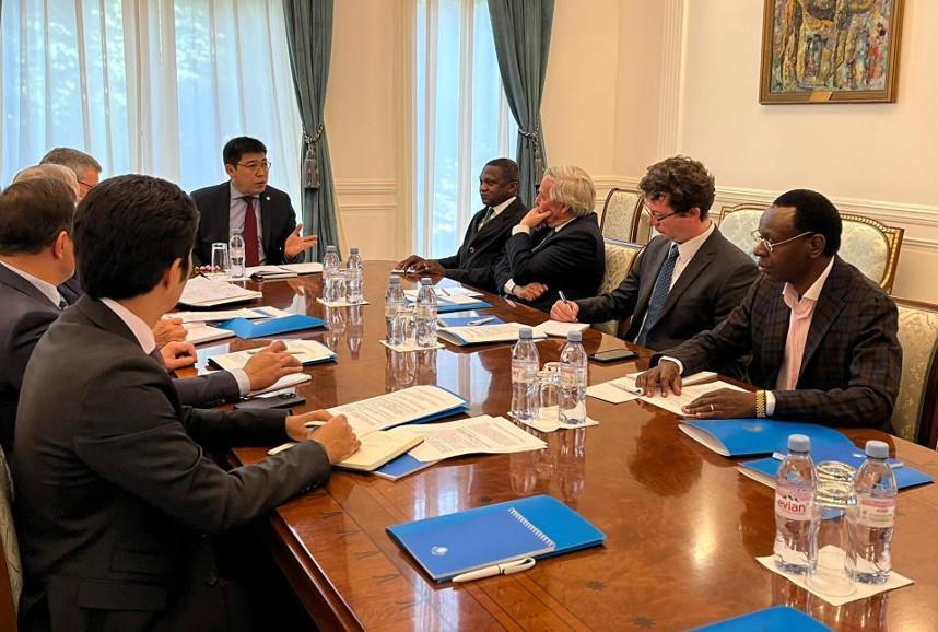 Kazakhstan's Permanent Representative to UN holds meeting with civil community in Geneva. Images | gov.kz