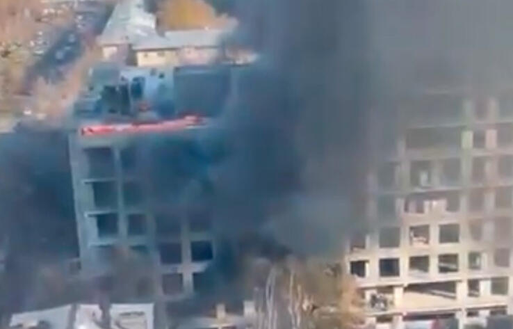 В Алматы ликвидировали пожар в строящемся ЖК