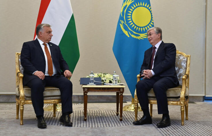 Глава государства провел встречу с премьер-министром Венгрии 