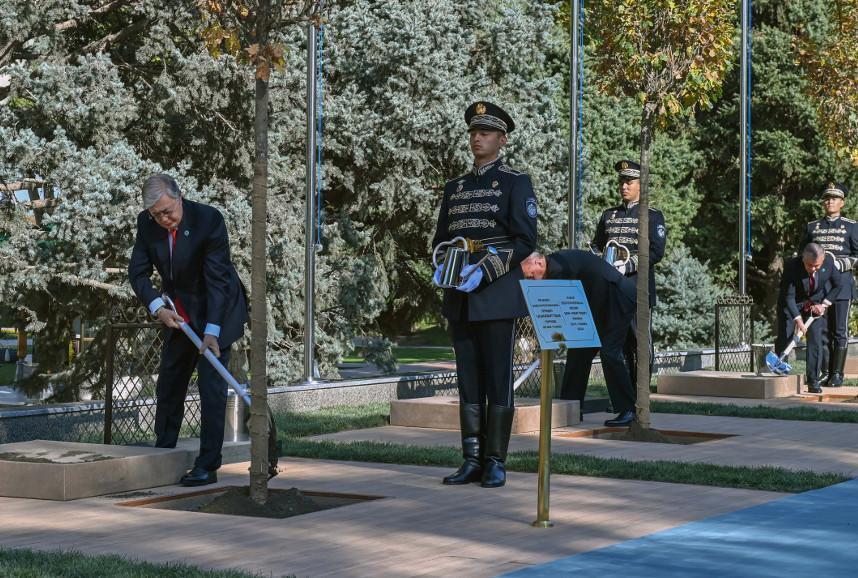 Kazakh President takes part in tree-planting campaign in Samarkand. Images | akorda.kz