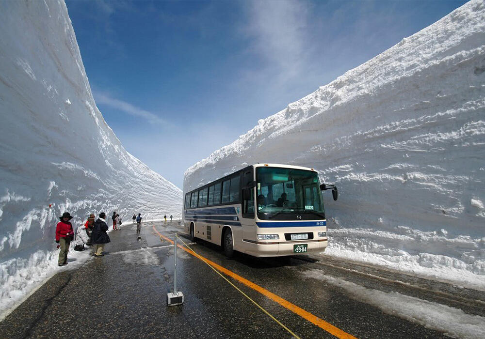 Снежные стены в Тойям, Япония. Фото: twitter/Niyama_ru