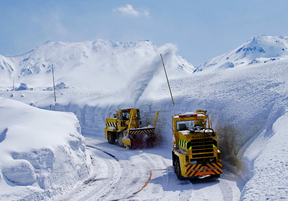 Снежные стены в Тойям, Япония. Фото: novosti-n.org