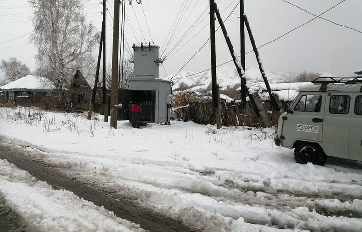 В ВКО несколько населенных пунктов остались без электричества из-за сильного снегопада 