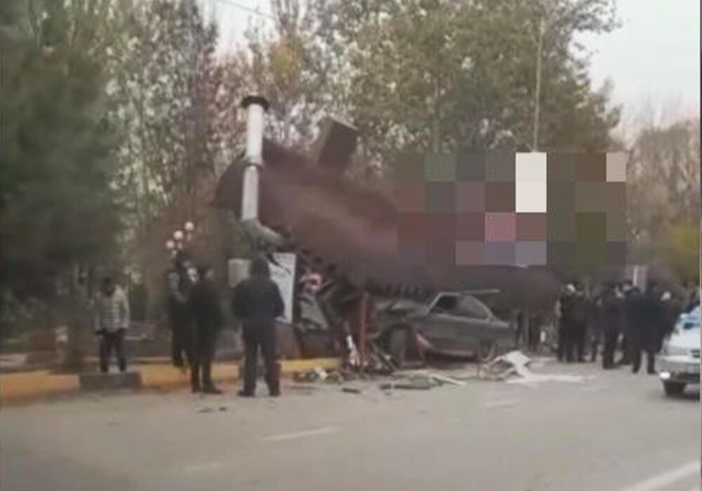 Автомобиль снес автобусную остановку в Туркестанской области