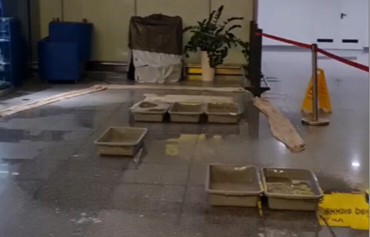 В столичном аэропорту протекает крыша