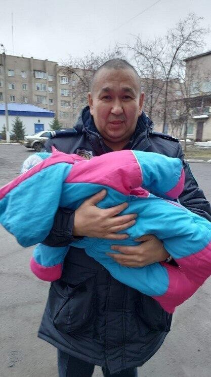 Жительница Петропавловска попросила полицейских забрать у нее внучку 