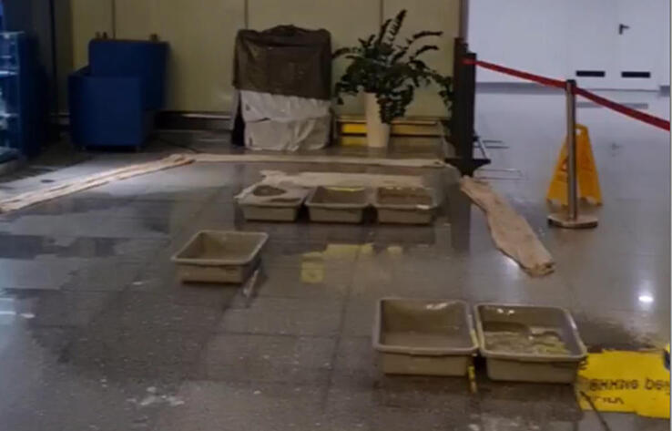 В столичном аэропорту протекает крыша