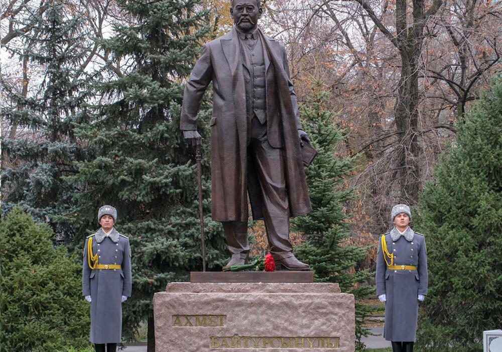 Tokayev Unveils Monument to Akhmet Baitursynov in Almaty. Images | telegram/БОРТ№1