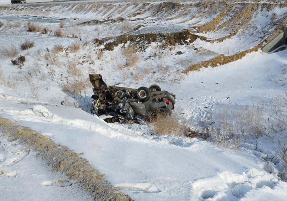 Три человека погибли при столкновении с фурой в Карагандинской области. Фото: Polisia.kz