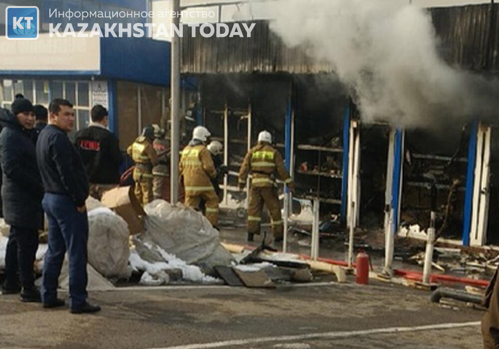 Пожар возле торгового центра ликвидирован в Алматы 