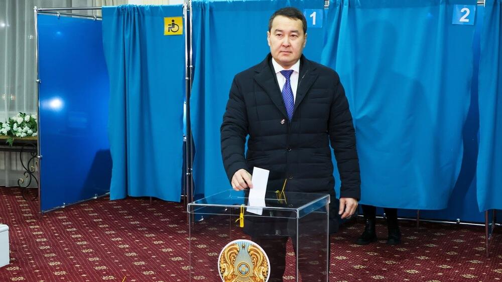 Смаилов проголосовал на выборах президента РК