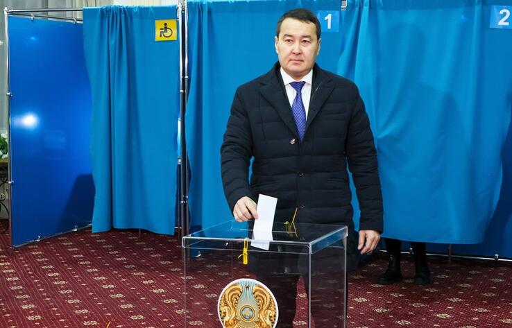 Смаилов проголосовал на выборах президента РК