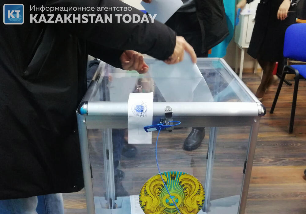 Более половины избирателей проголосовали на выборах президента Казахстана 