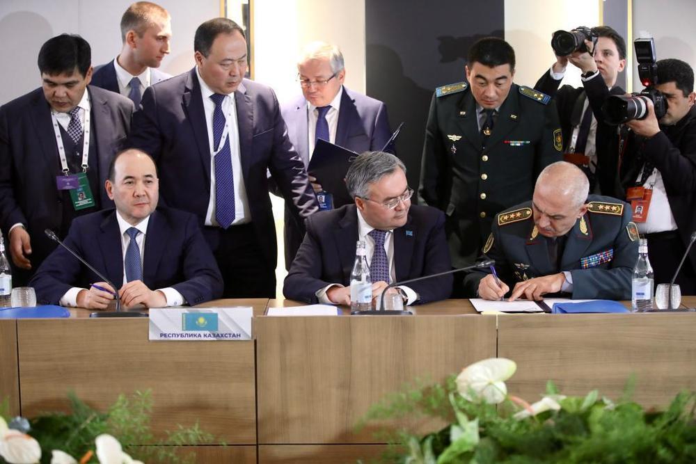 Главы Минобороны Казахстана и Армении рассмотрели вопросы двустороннего сотрудничества. Фото: пресс-служба Минобороны РК