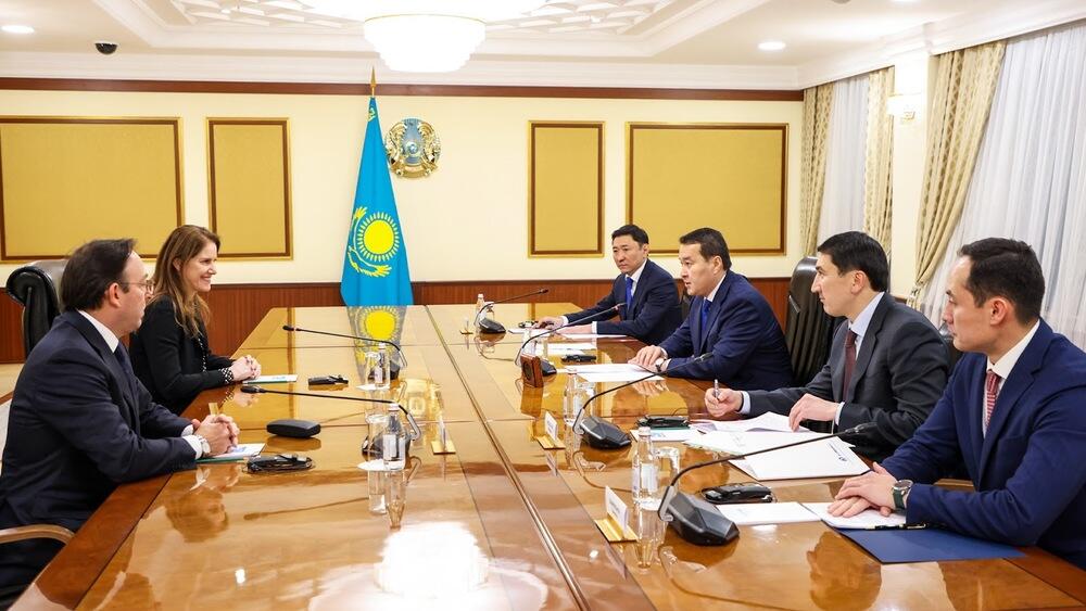 Вопросы разработки Карачаганака и Кашагана обсудил Смаилов с представителем компании Shell