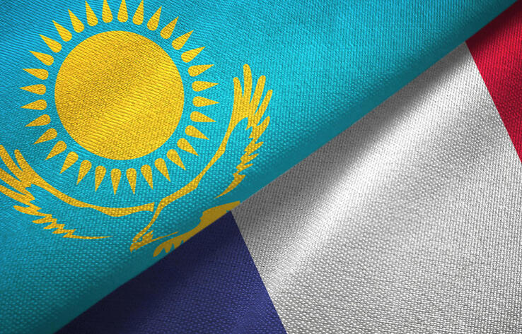 Начались двусторонние переговоры глав Казахстана и Франции 