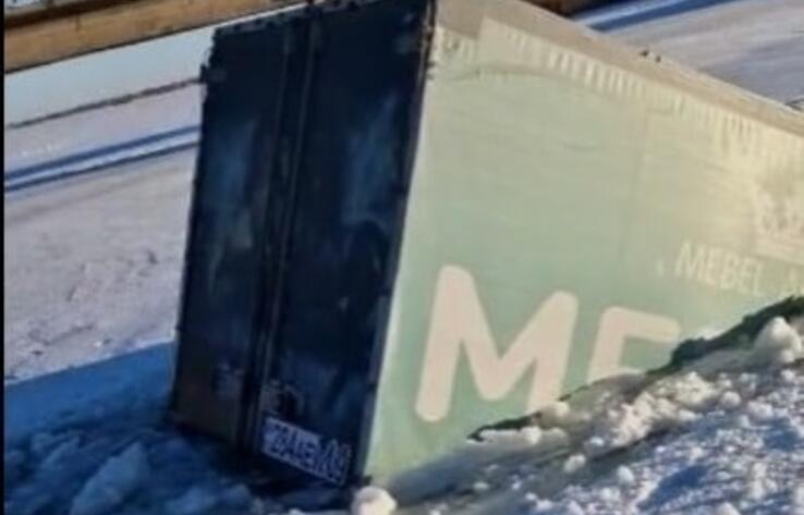 Два автомобиля провалились под лед в Карагандинской области 
