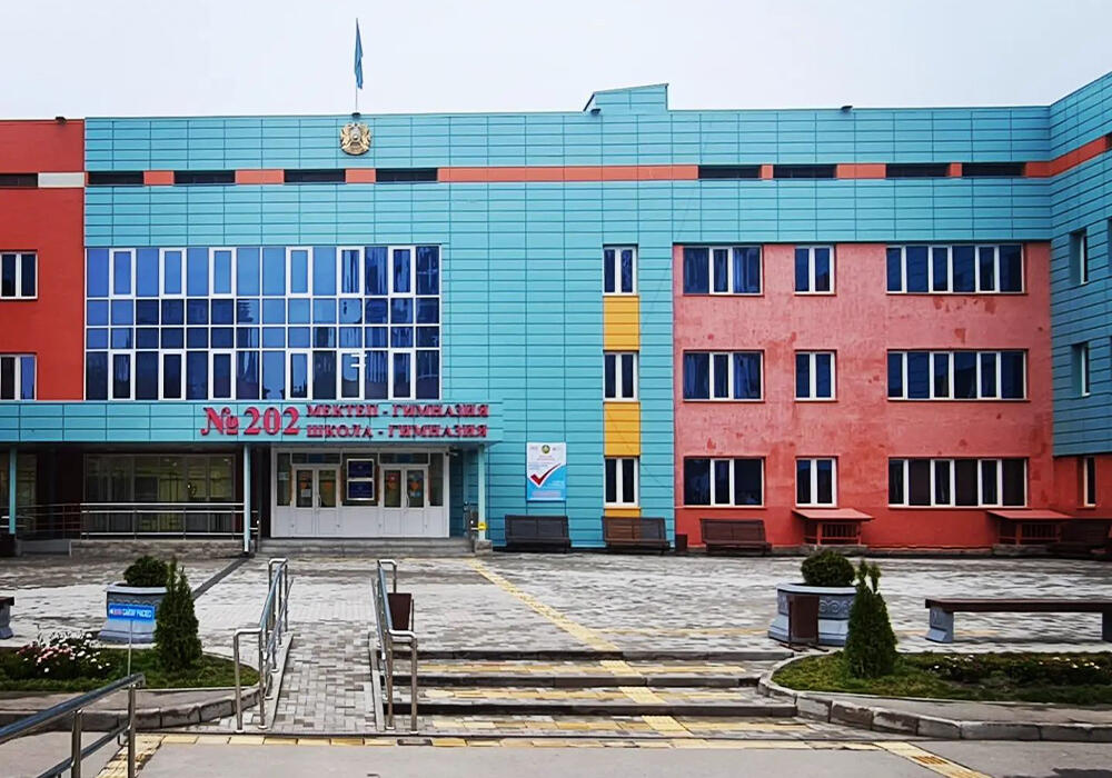 В Алматы построенная за 3 миллиарда тенге школа приходит в негодность 