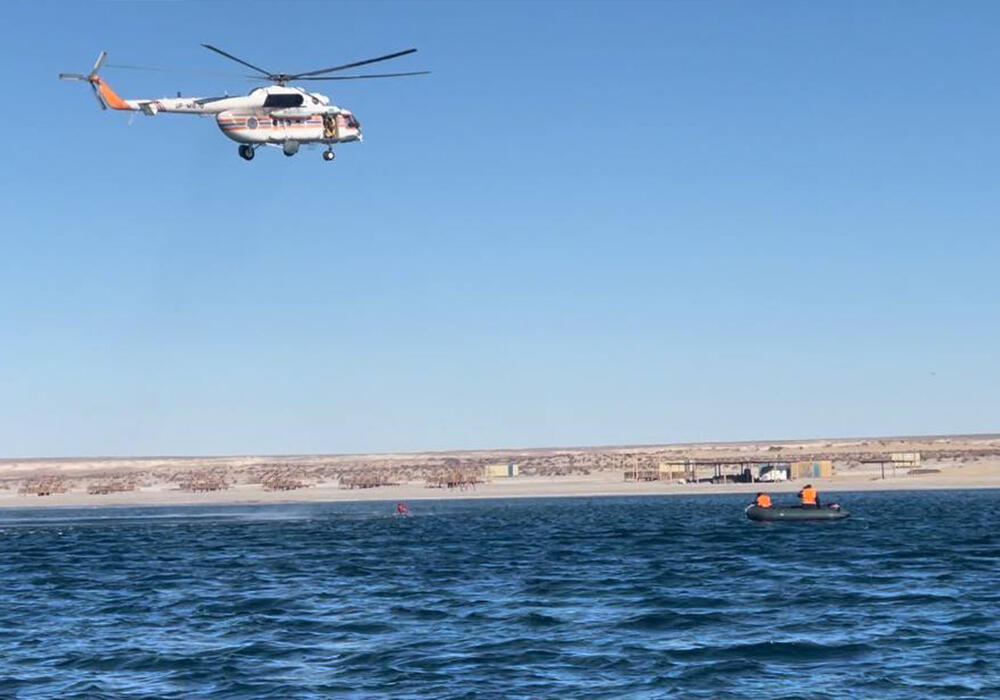Спасательной авиацией МЧС впервые проведена тренировка на море. Фото: МЧС РК