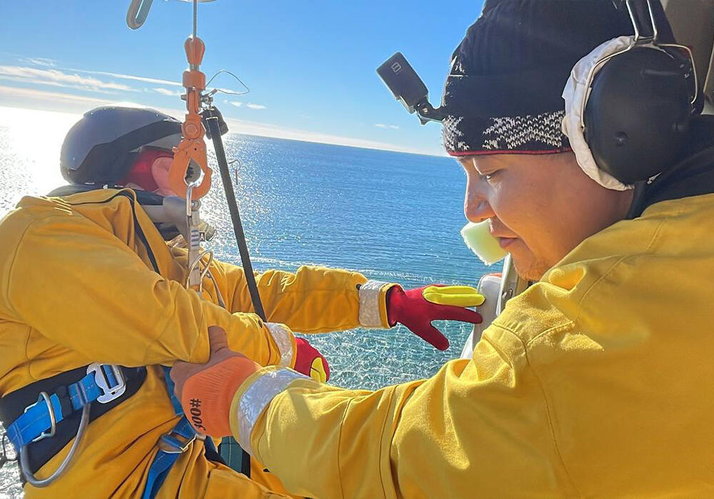 Спасательной авиацией МЧС впервые проведена тренировка на море. Фото: МЧС РК