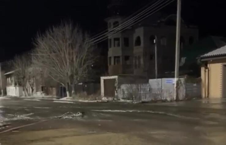 В Петропавловске вторые сутки устраняют аварию на водопроводе 