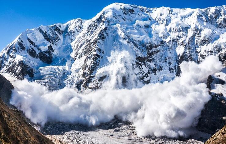 В горах Алматы выставили блокпосты из-за возможного схода лавин 