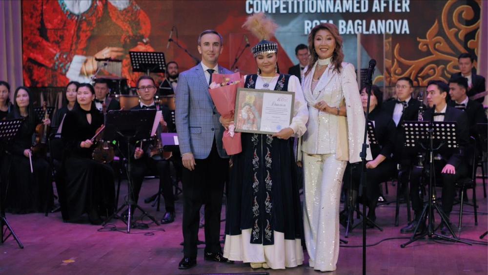 Победителем Международного конкурса вокалистов имени Розы Баглановой стала певица из Болгарии. Фото: МКС РК