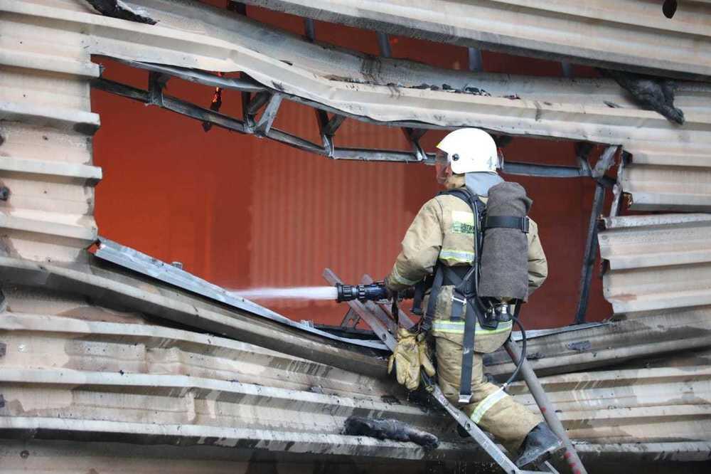 В Павлодаре произошел пожар в гостинице, эвакуировано более 200 человек