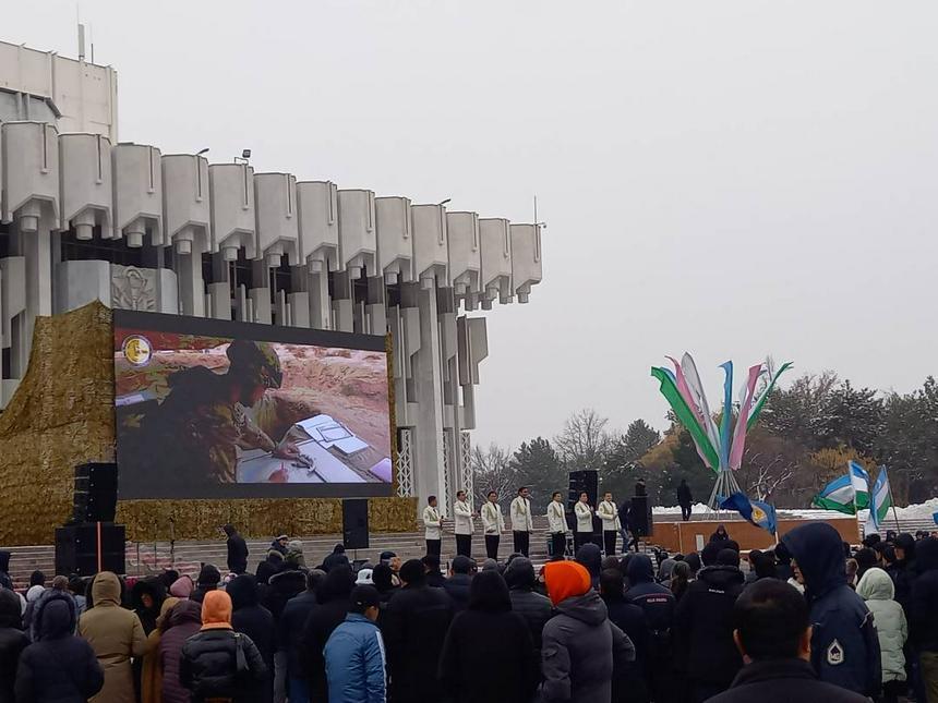 Kazakh Military Orchestra congratulates Uzbekistanis on Constitution Day. Images | gov.kz